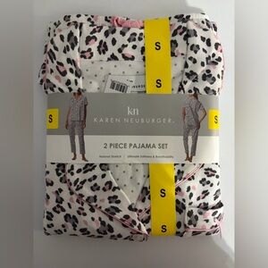 NEW Karen Neuberger 2 Piece Pajama Set. Leopard Print Short Sleeve Button Down.